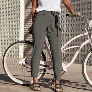ATHLETA SKYLINE PAPER BAG WAIST ARBOR OLIVE PANTS 6